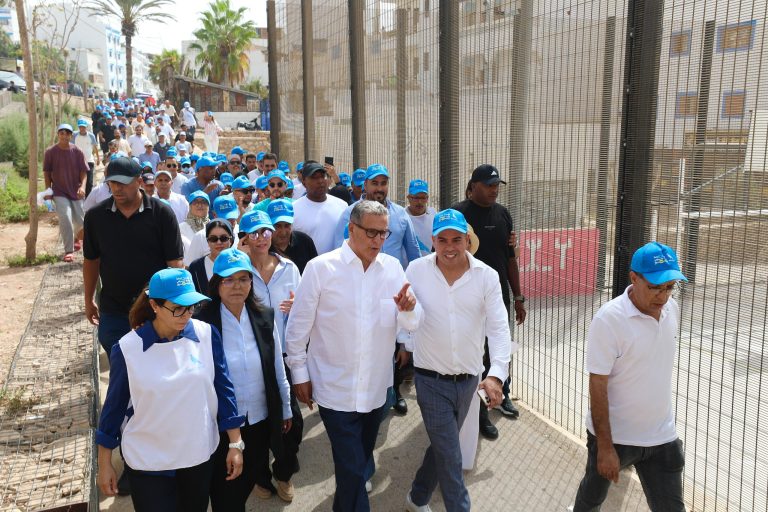 Aziz Akhannouch mène une tournée de terrain dans les communes de Taghazout, Tamri et Ourir pour soutenir les candidats des «Libéraux» à Agadir