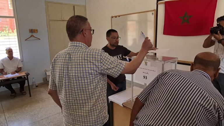 Fouzi Lekjaa vote aux élections législatives à Berkane – Photos