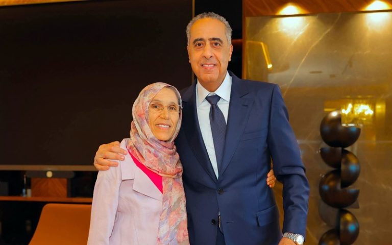 Un geste de loyauté émouvant : Hammouchi reçoit son ancienne professeure à Fès