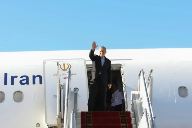 L'avion du président iranien atterrit en Algérie en route vers New York