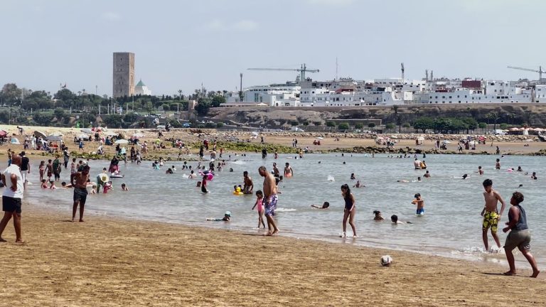 La vague de chaleur pousse les habitants de Salé et de Rabat à se réfugier sur les plages