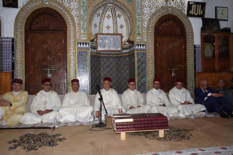 Rabat.. Une commission royale remet un don au sanctuaire de Sidi Larbi Ben Saih