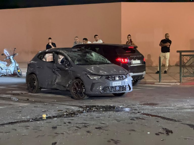 Un terrible accident de la circulation suite à la collision de deux voitures dans la rue Moulay Hassan à Marrakech (Photos)