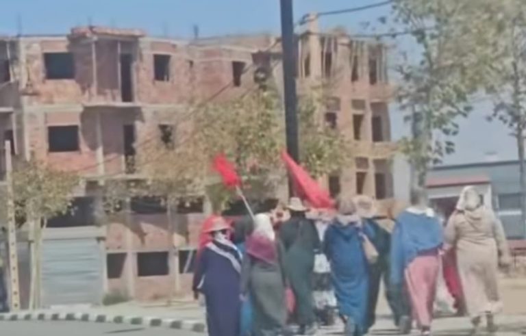 Meknès.. Des femmes rurales manifestent pour réclamer l'eau potable