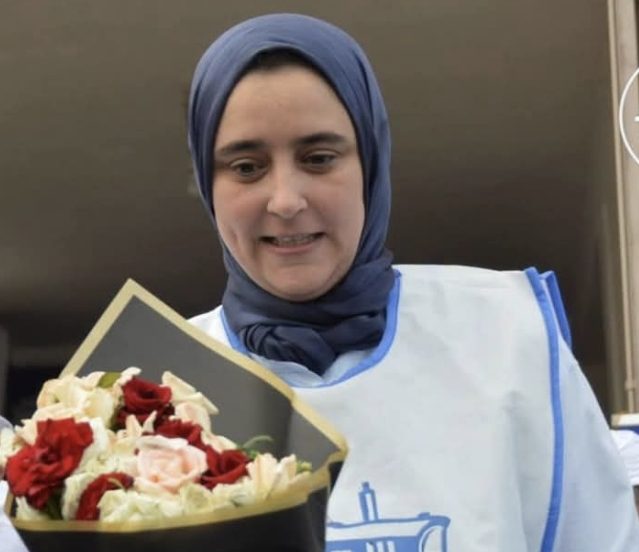 Taroudant : Hanane El Massi pilote un vrai tracteur pour le lancement de sa campagne électorale