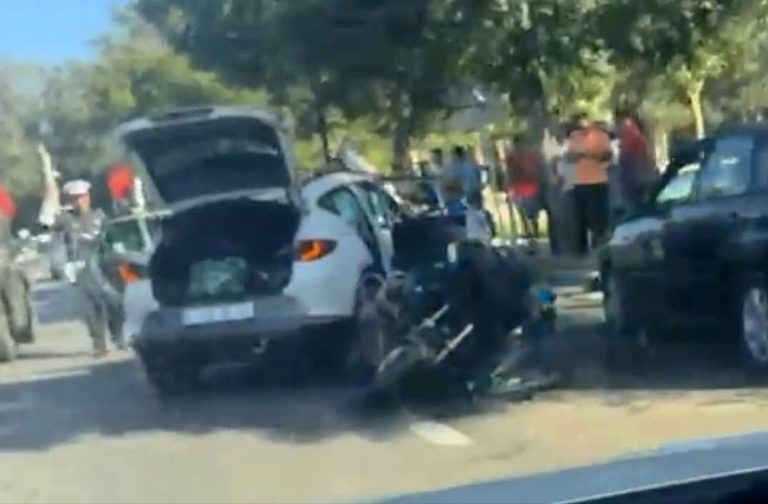 Tétouan.. Une voiture dévie de sa trajectoire sur la route des Mellaline et percute un homme