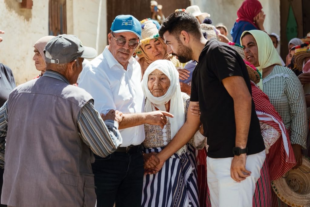 De commune en commune, de douar en douar.. Bouari et sa liste intensifient leurs rencontres à Ouazzane