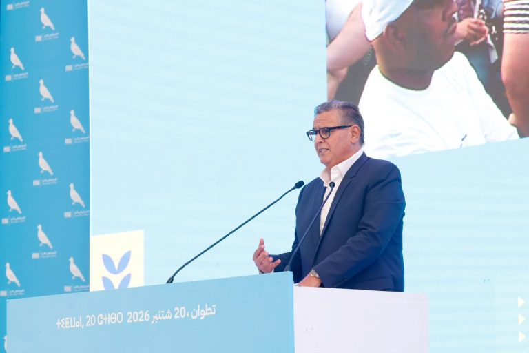 Aziz Akhannouch se moque de ses adversaires à Tétouan : Ils voulaient marquer des buts… mais ont aligné des défenseurs et nous ont bloqués