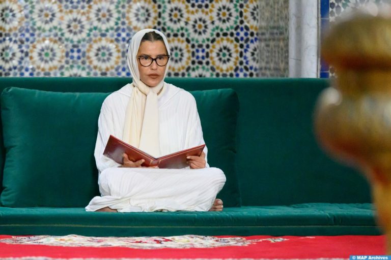 Rabat.. La Princesse Lalla Meryem préside une cérémonie religieuse en commémoration de l'anniversaire du décès du Roi Hassan II