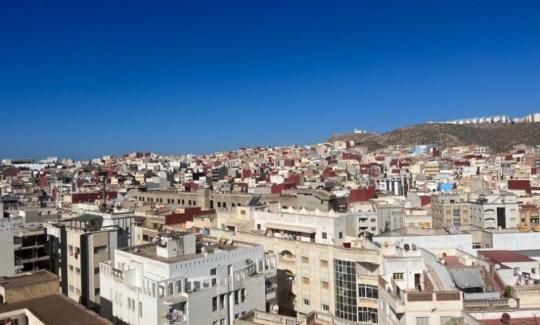 Al Hoceima.. Réunion de militants pour discuter de la réponse aux provocations espagnoles à Ceuta et Melilla occupées