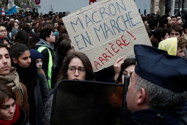 Des manifestations d'élèves du secondaire dans plusieurs villes françaises pour réclamer de meilleures conditions d'études