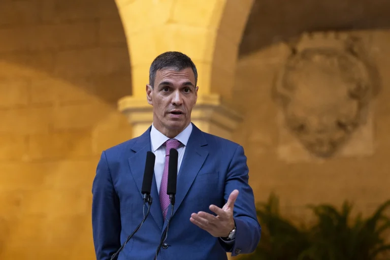 Sanchez attaque l'ancien président du gouvernement espagnol après sa visite à Sebta occupée