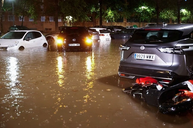 Les inondations frappent l'Espagne : un mort et d'importantes perturbations du trafic