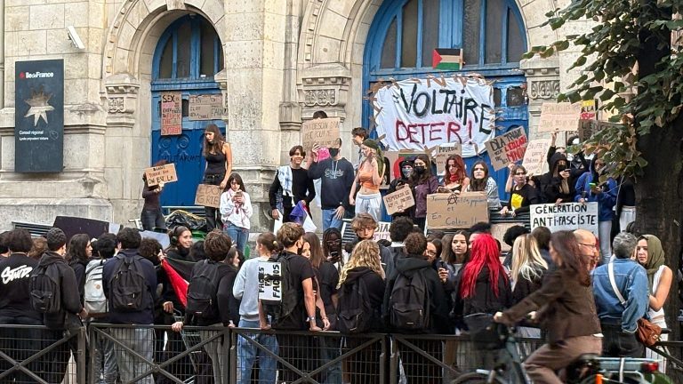 La France interdit l'utilisation de grenades assourdissantes pour disperser les manifestations étudiantes