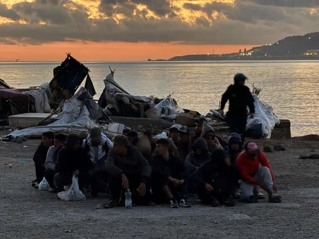 Évacuation du camp « El Guano » pour migrants irréguliers à Ceuta occupée