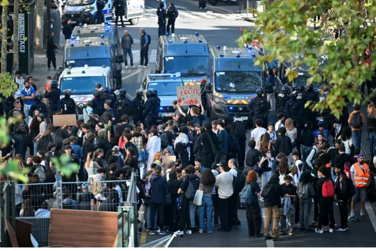 France.. Amputation d'une main d'un élève de 15 ans lors de manifestations étudiantes