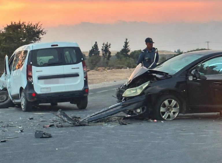 Aït Baha ChTuka.. Accident de la circulation entre deux voitures à l'entrée de Biougra