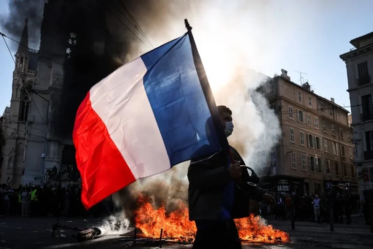 France : 2397 personnes interpellées et 997 policiers et gendarmes blessés