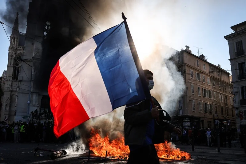 France : 2397 personnes interpellées et 997 policiers et gendarmes blessés