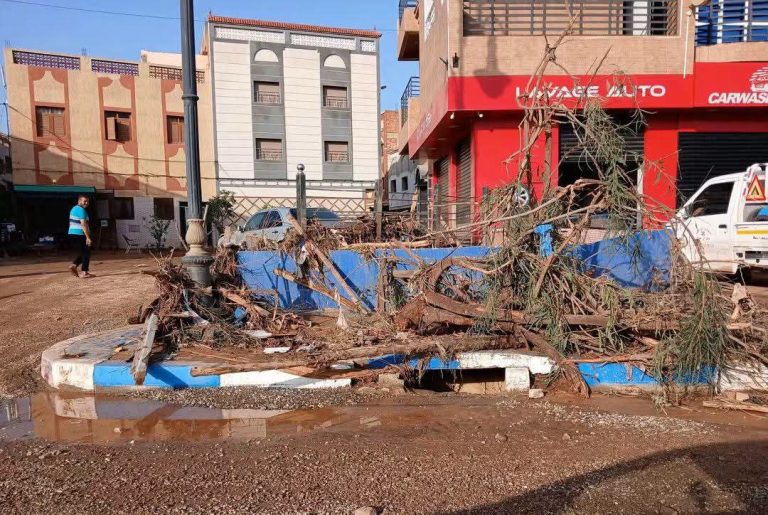 Inondations à Beni Bouayach : dégâts matériels enregistrés et interventions sur le terrain pour évacuer les débris des pluies