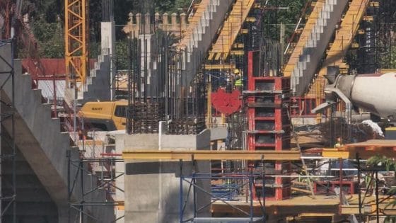 Le stade El Hassan II à Fès.. les travaux progressent pour réaliser une infrastructure sportive attendue par les supporters