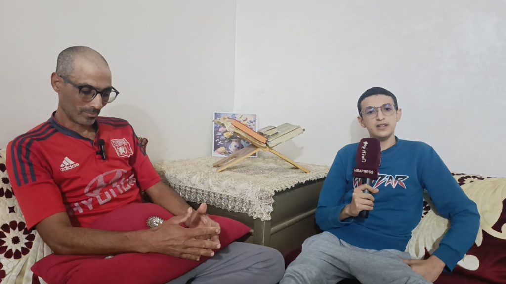 Entre la douleur de la maladie et le rêve du baccalauréat.. Zakaria frappe aux portes de l'espoir pour sauver sa vie – Vidéo