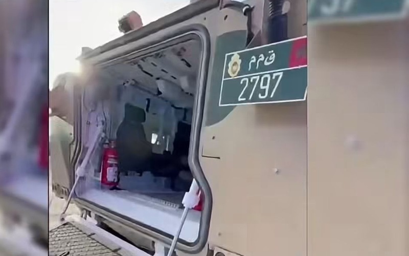«Fabriqué au Maroc».. Un véhicule blindé portant le numéro 2797 attire l'attention au Salon international de l'aéronautique