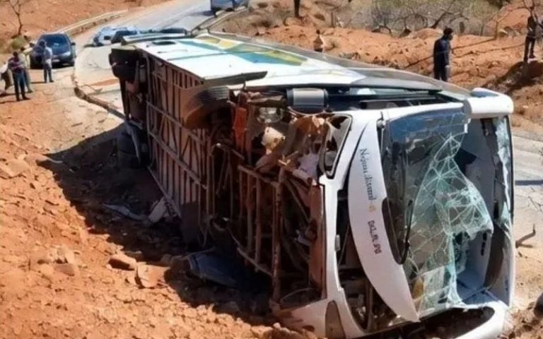 Al Hoceïma.. Blessés suite au renversement d'un bus de transport de voyageurs à l'entrée de la ville