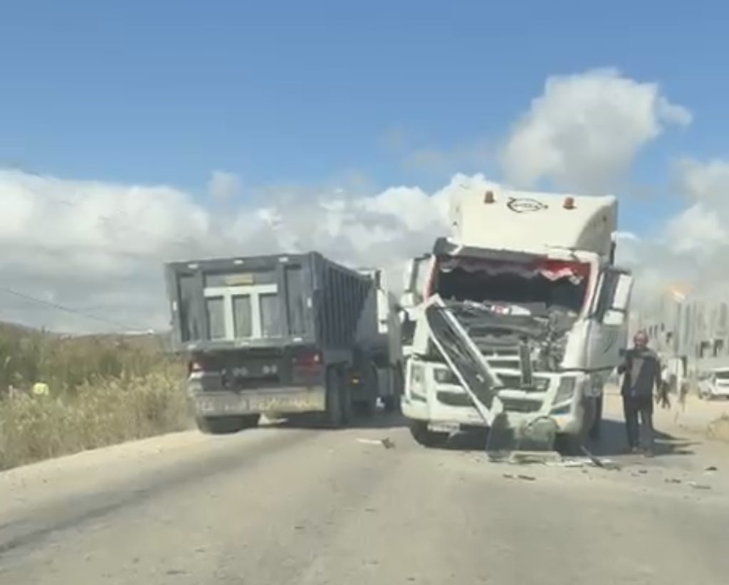 Tétouan.. Collision de deux camions dans la zone de Louziyine cause des dégâts matériels sans blessés