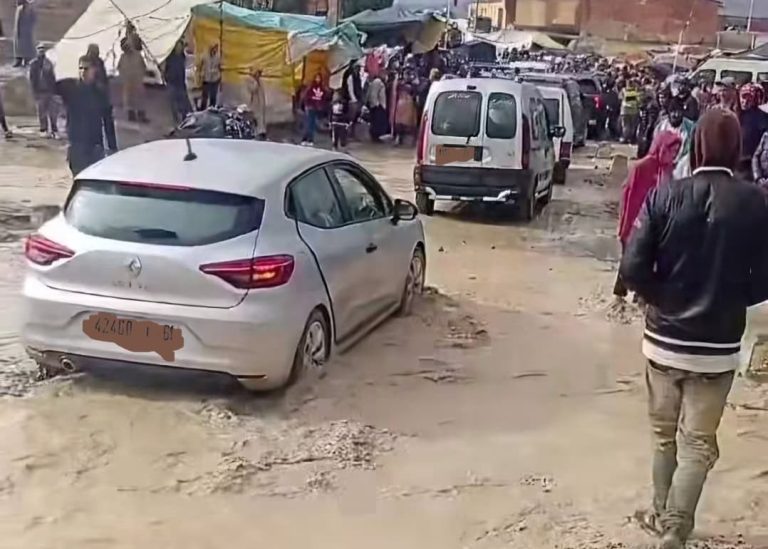 Imilchil.. Les crues et les pluies inondent les abords du souk de la saison de Sidi Hammad et El Mughni