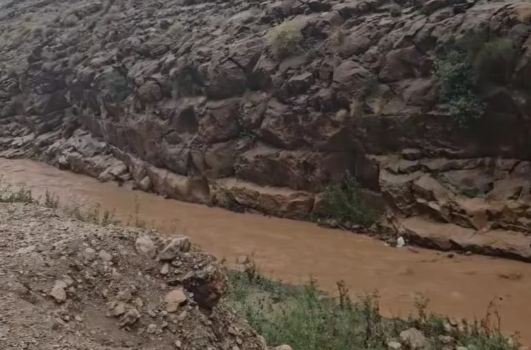 Ouarzazate.. Temps pluvieux et augmentation du débit de l'oued Dadès dans l'attente de crues potentielles