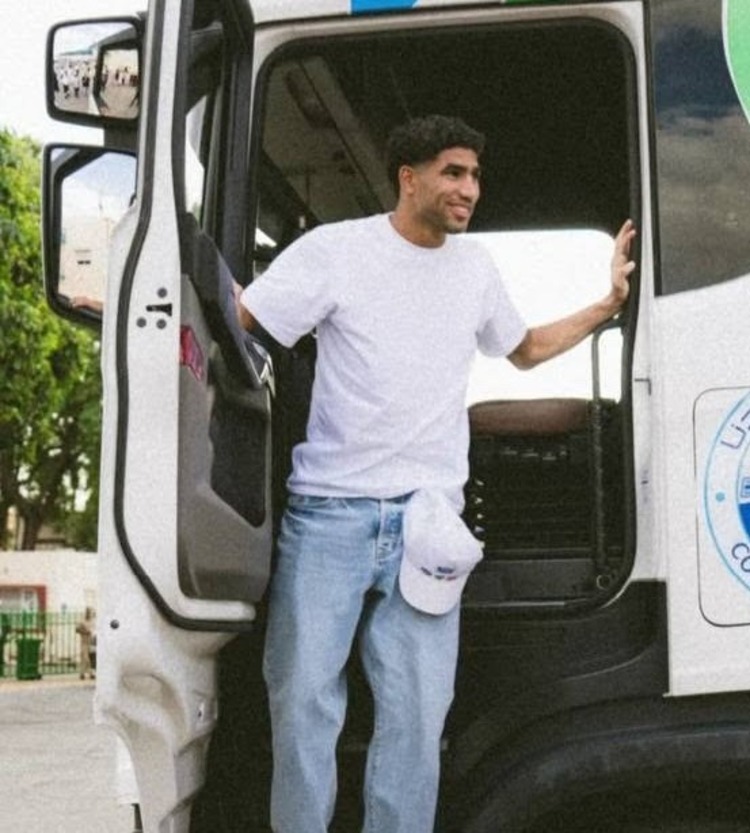 Achraf Hakimi à Taroudant : Une visite ambiante d'une coopérative laitière à Sebt El Guerdane