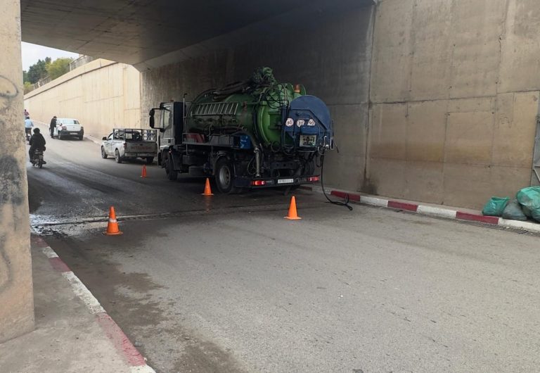 Le SRM Fès-Meknès intervient rapidement pour traiter la situation du pont de Zouagha après l'impact des pluies (Photos)