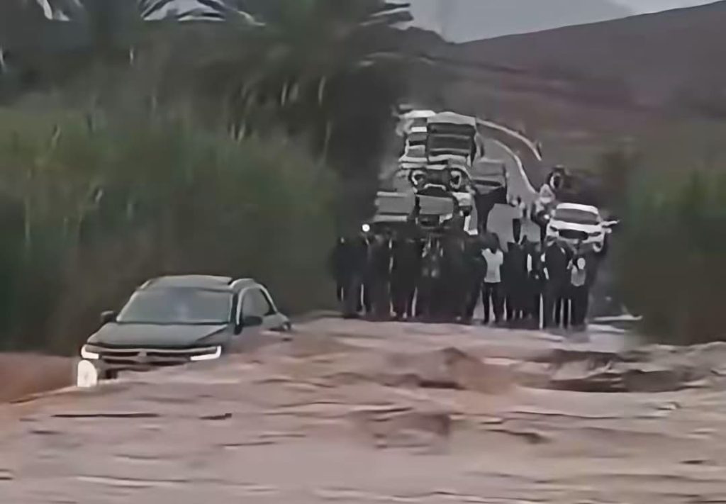 Crues du Oued Aït Saoun entre Ouarzazate et Akka'diz : une mort suite à l'emportement d'une voiture