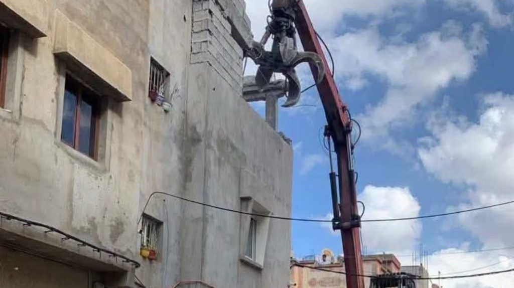 Démolition de constructions anarchiques et sans permis au souk El Had : des questions se posent