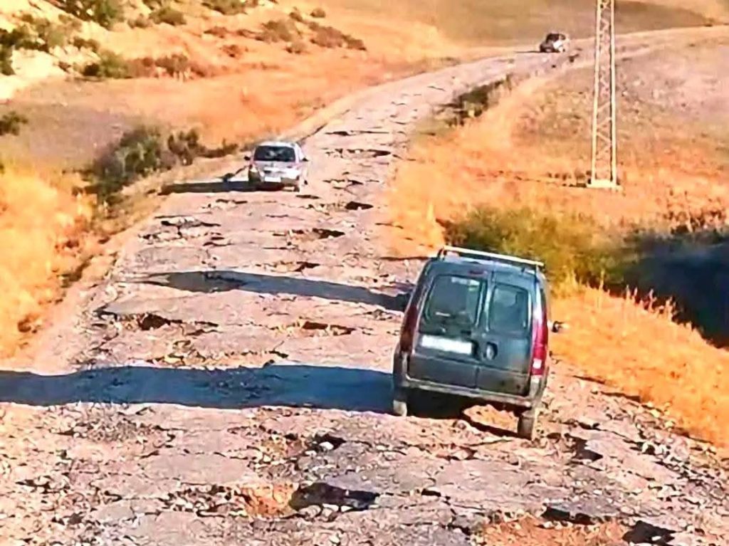 Aasoul lance un appel à l'aide... une route dégradée et un appel urgent au gouverneur de la province de Khénifra