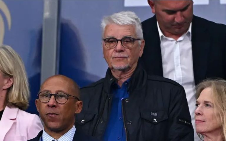 Zidane, sous les yeux du champion du monde Aimé Jacquet