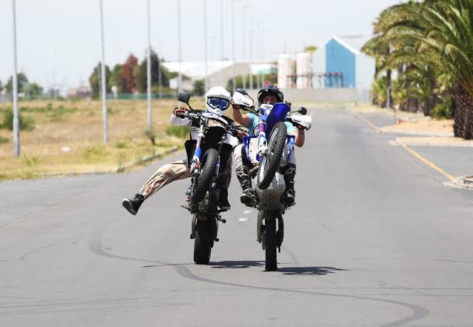 Agadir.. La conduite acrobatique transforme les rues en pistes et mobilise la sécurité