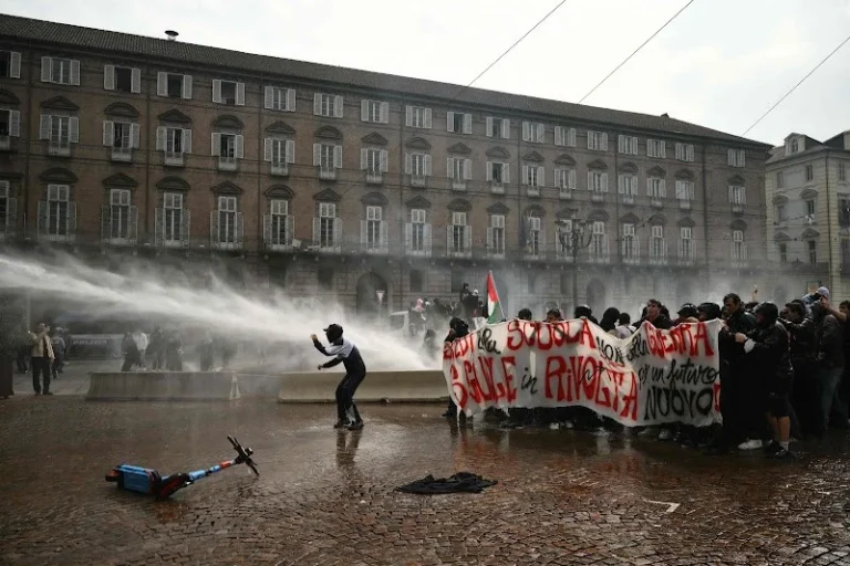 Les manifestations contre le coût de la vie se transforment en affrontements et actes de vandalisme en Italie