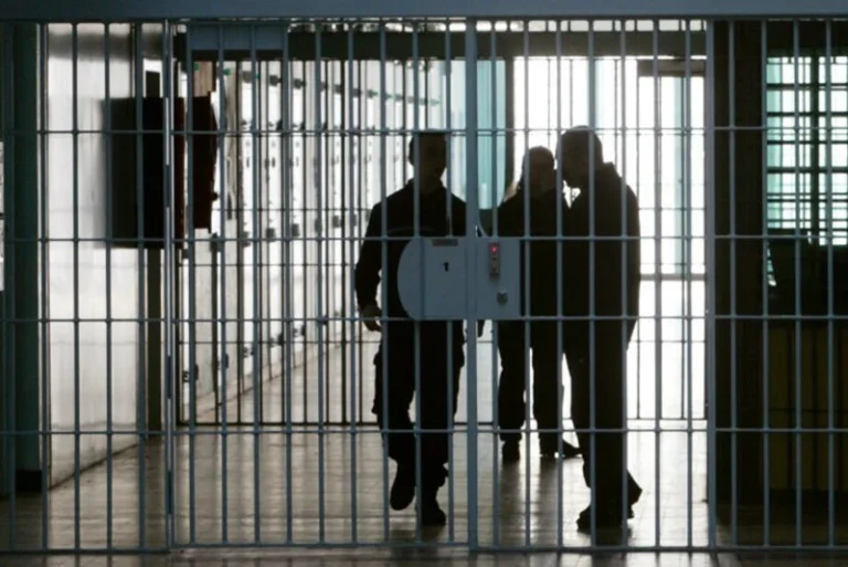 Algérie : des migrants marocains condamnés à vingt ans de prison ferme