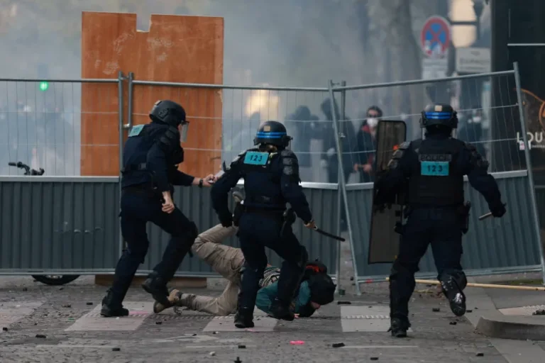 Protestations en France : 1200 personnes interpellées et 150 policiers blessés