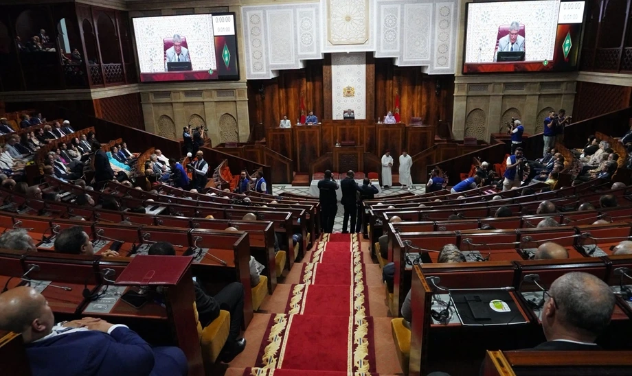 Le Parlement élit les membres de son bureau et les présidents de ses commissions permanentes