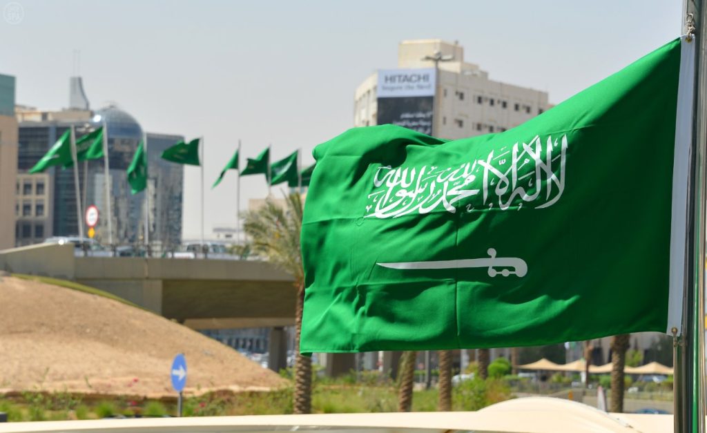 Arabie Saoudite : Un avion de passagers touché et un pilote tué à l'aéroport international du roi Khalid